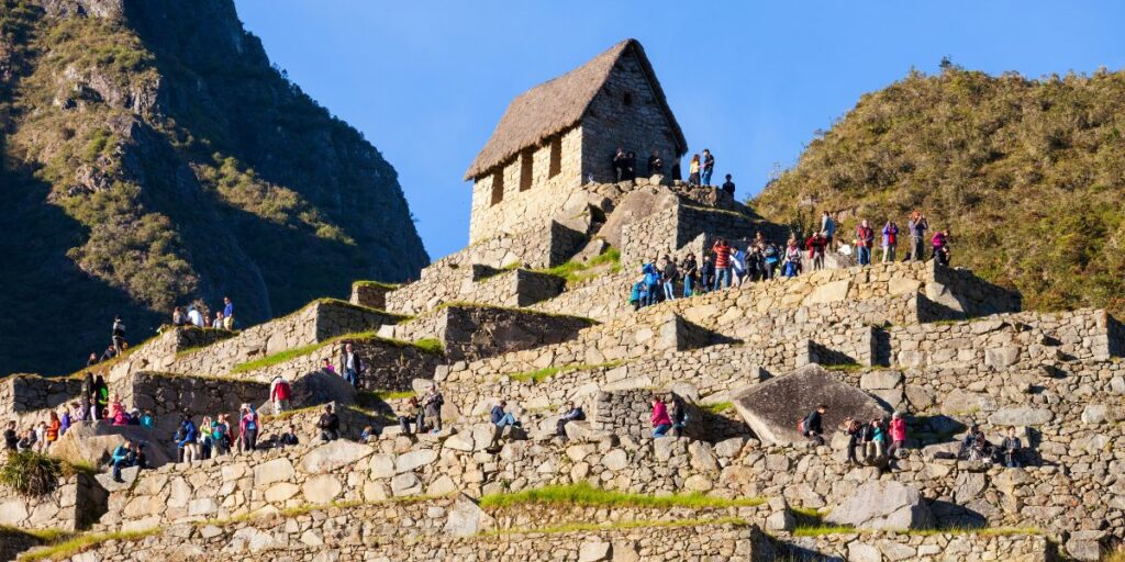 No reservar un tour guiado al visitar Machu Picchu