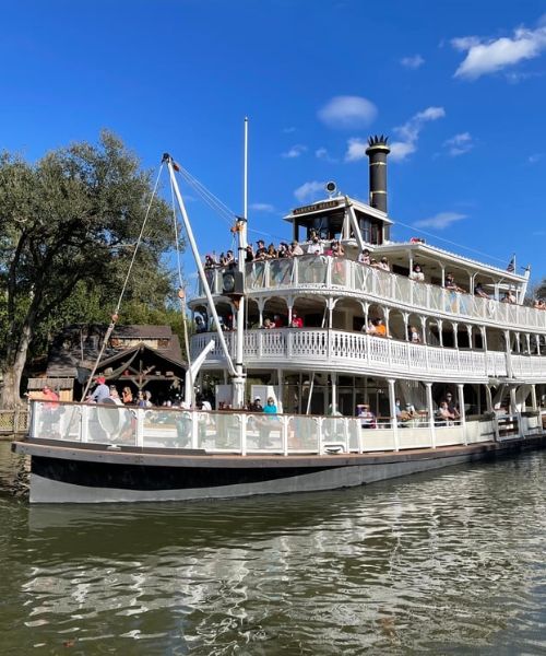 liberty square riverboat en disneyland