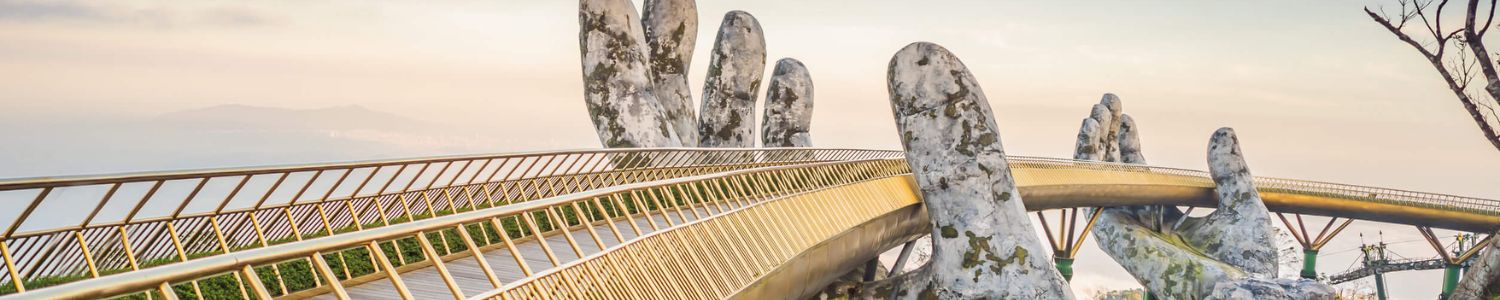 puente dorado en ba na hills vietnam