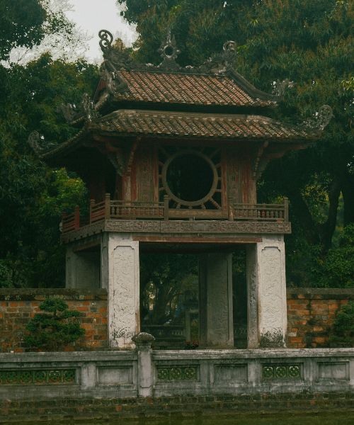 templo de la literatura en hanoi vietnam