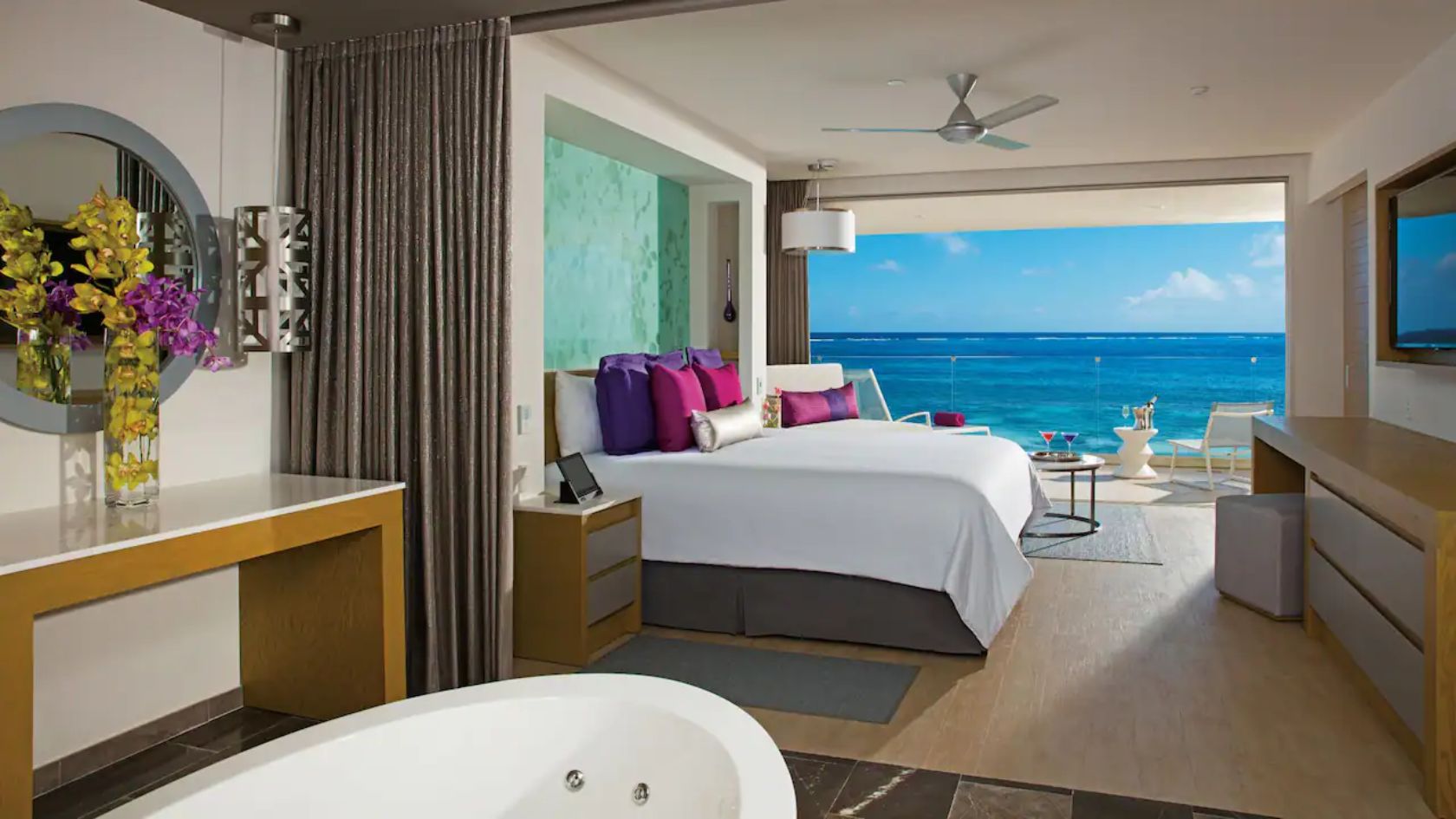 habitaciones del Breathless Riviera Cancun resort