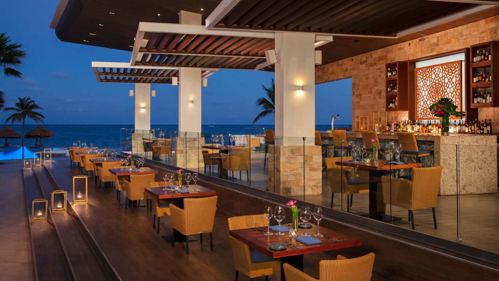 restaurantes del Breathless Riviera Cancun resort